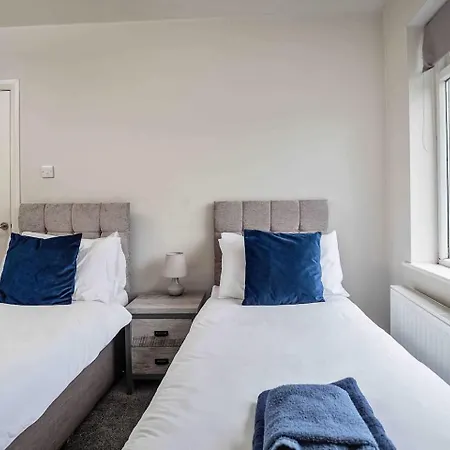 Superb, Newly Extended House Near Peak District Holiday home *